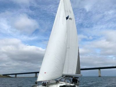 The First unter Segel The First unter Segel